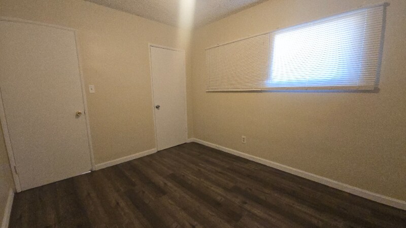 Building Photo - 720 N Marengo Ave