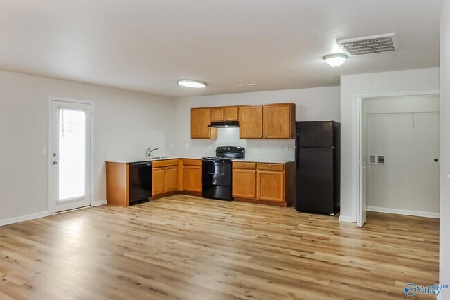 Building Photo - 215 Farmington Dr