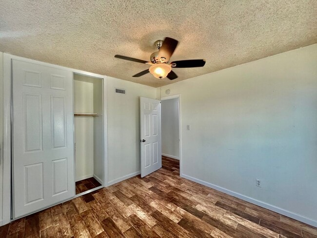 Building Photo - Beautiful 3B/2BA home with Washer/Dryer & ...