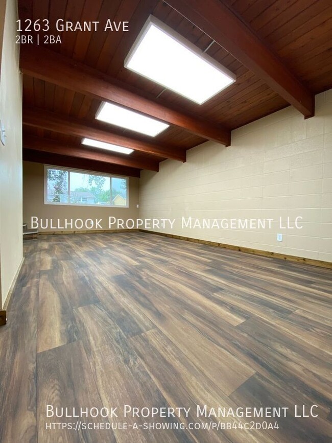 Building Photo - MOVE IN SPECIAL $300 off first full months...