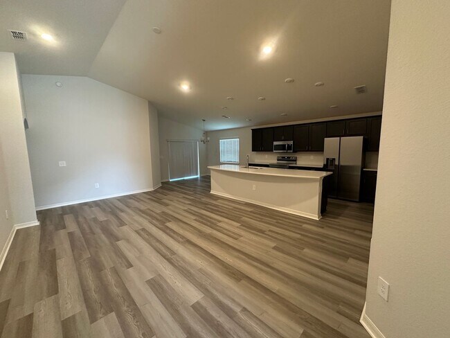Building Photo - 4 Bedroom 2 Bathroom in Winter Haven
