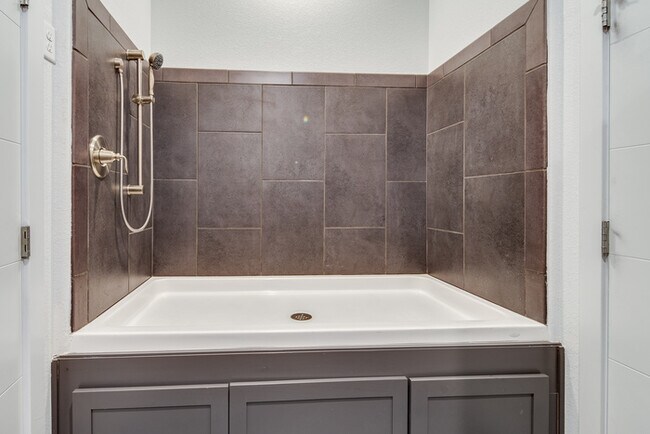 Building Photo - 612 S 58th Ct