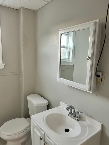 Building Photo - 18 John St