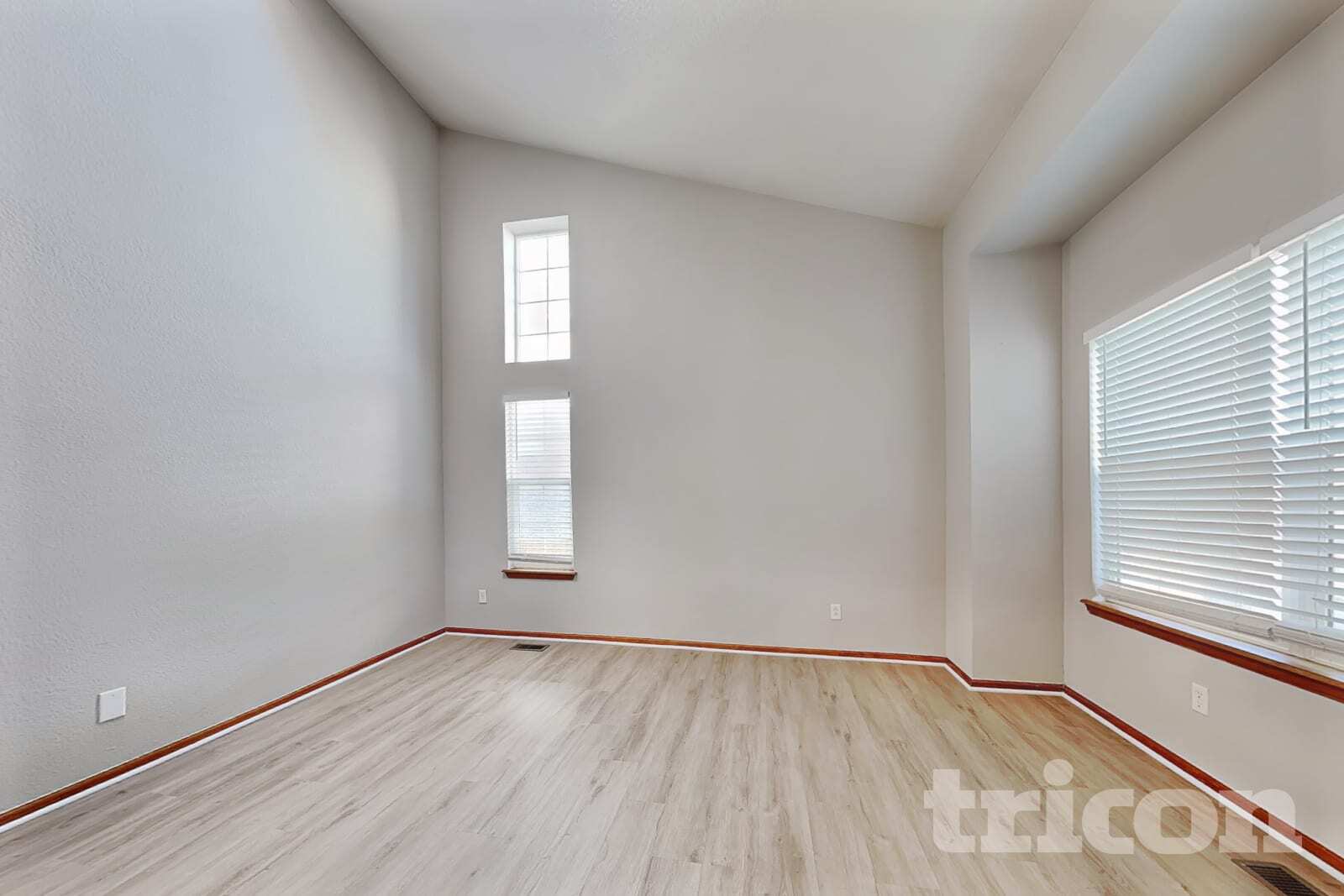 Building Photo - 446 W 116th Pl