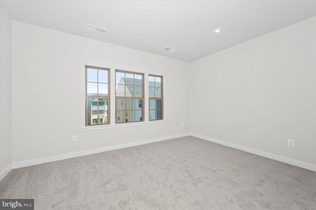 Building Photo - 19822 Habitat Ter