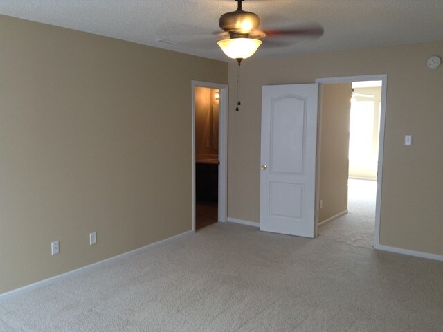 Building Photo - 9217 Middlebury Way