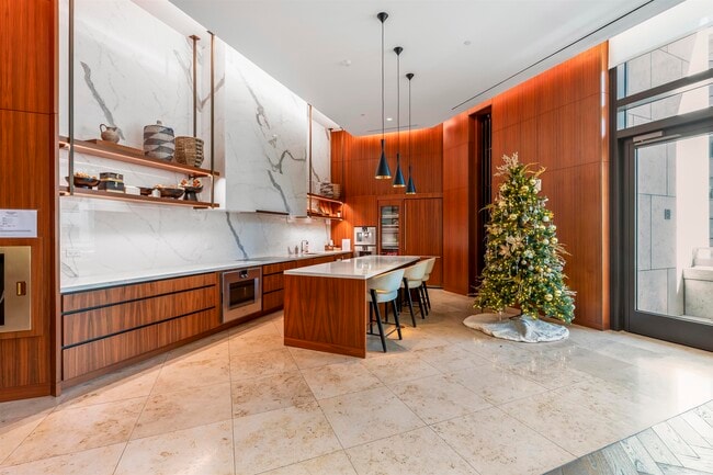 Building Photo - 99 Hudson St