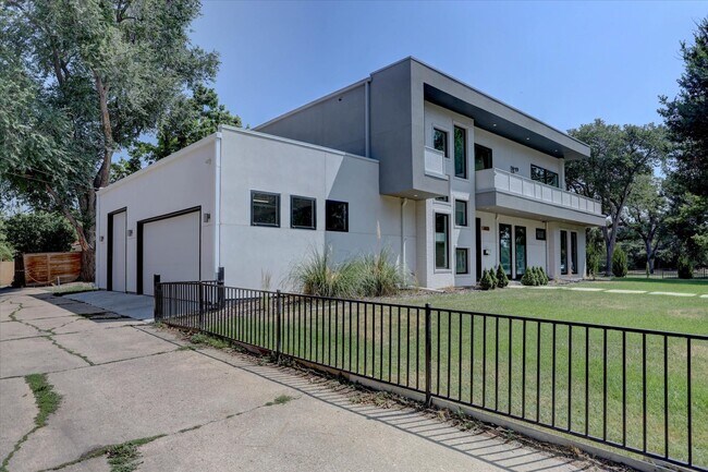 Building Photo - 6435 E 6th Ave Pkwy