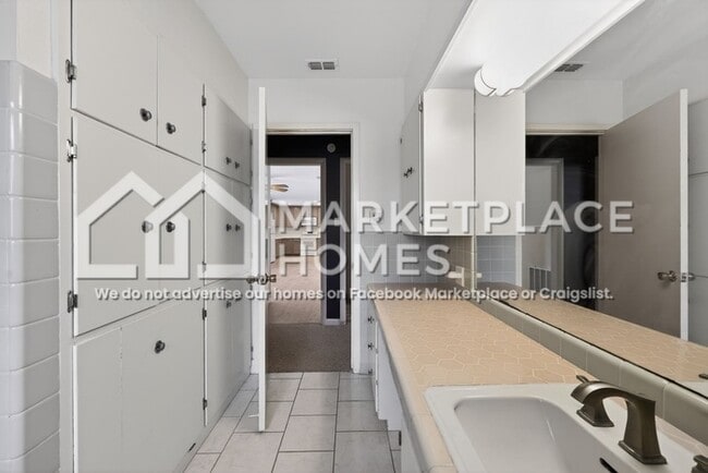 Building Photo - 1209 Harvey St