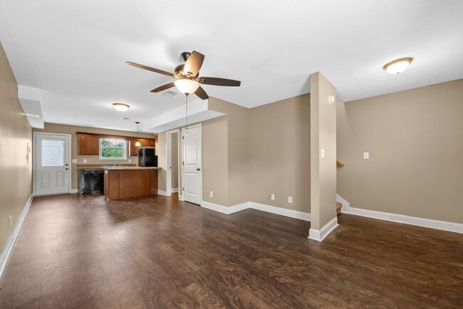 Building Photo - Pet Friendly Two Bedroom!