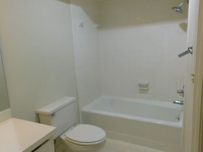 Building Photo - 1802 Sherbrooke Cir