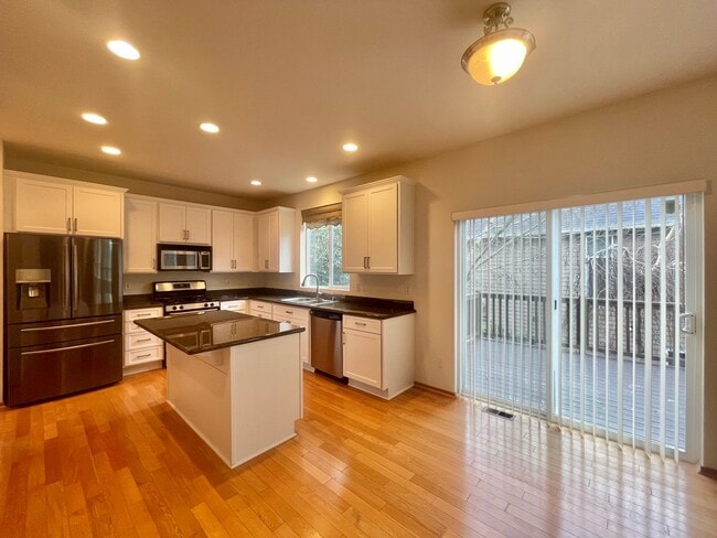 Building Photo - Charming Home in quiet Sunset Landing Community, Edmonds!