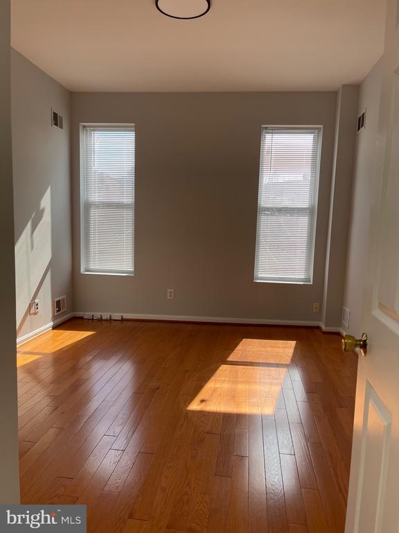 Building Photo - 1231 Linden Pl NE