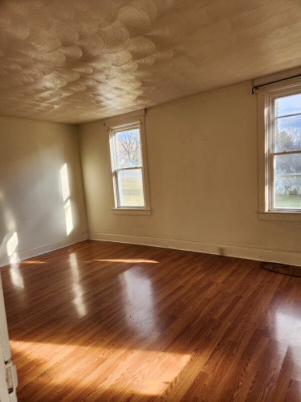 Building Photo - 265 W Beaver St