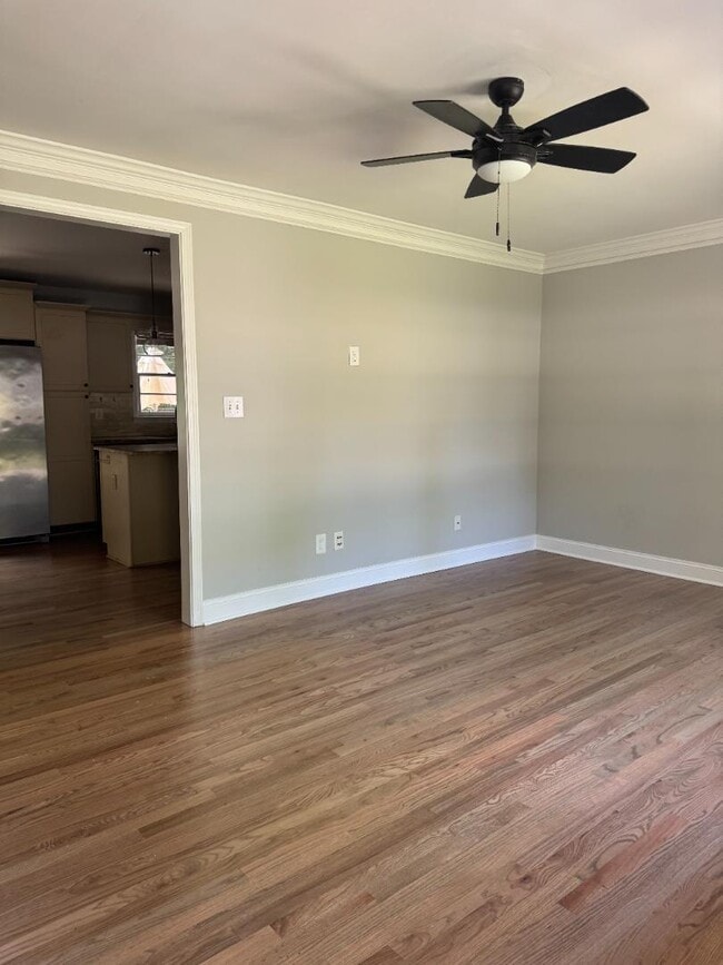 Building Photo - 2002 E Drew Valley Rd NE