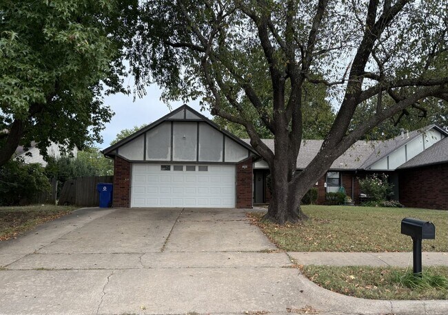 Primary Photo - Welcome to this charming 3-bedroom, 2-bath...