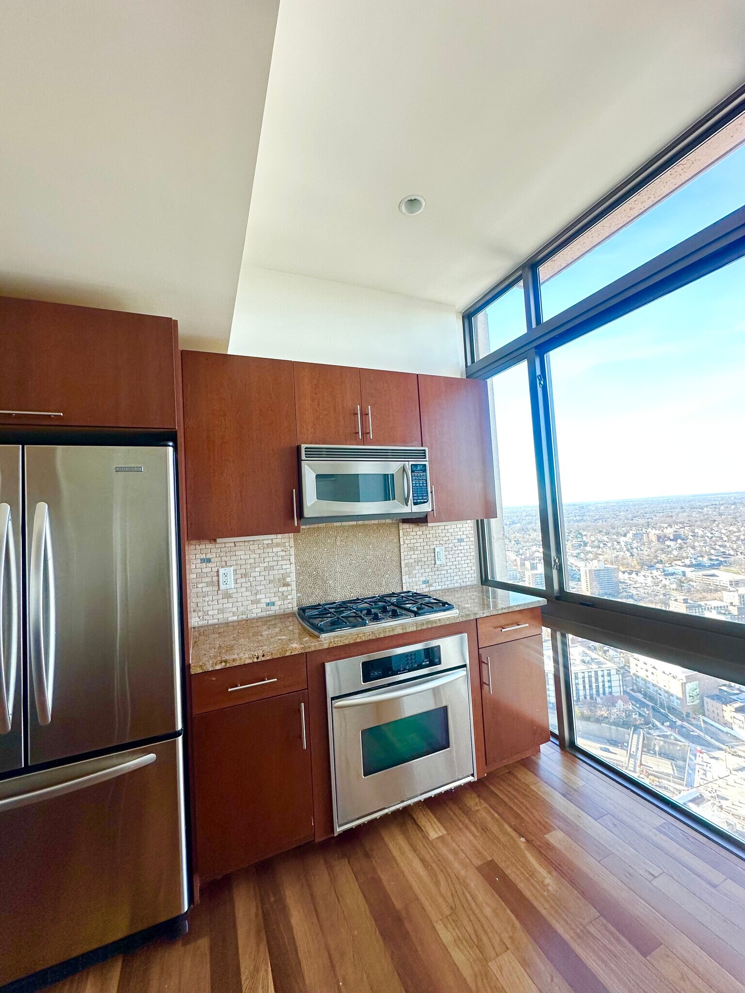 Building Photo - 175 Huguenot St