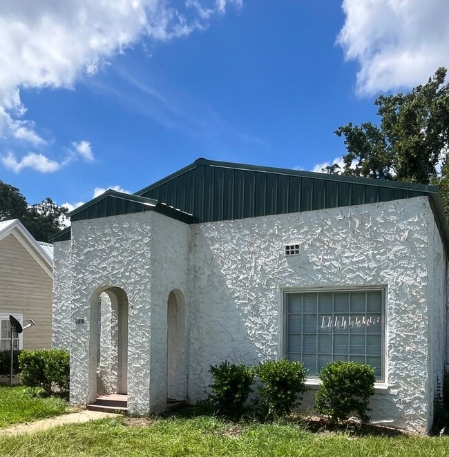 Building Photo - 2 Bed/1 Bath House