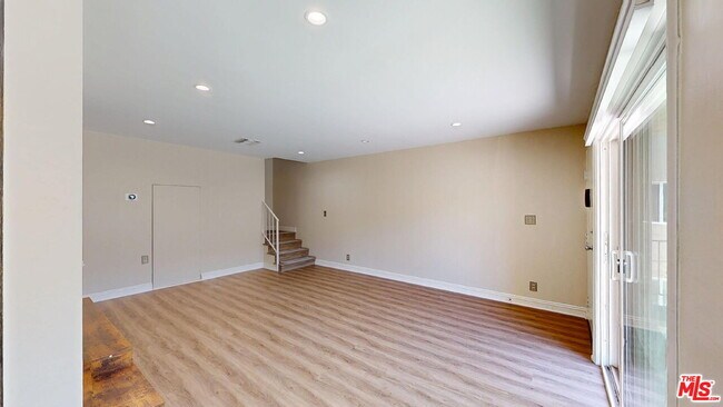 Building Photo - 10757 Hortense St
