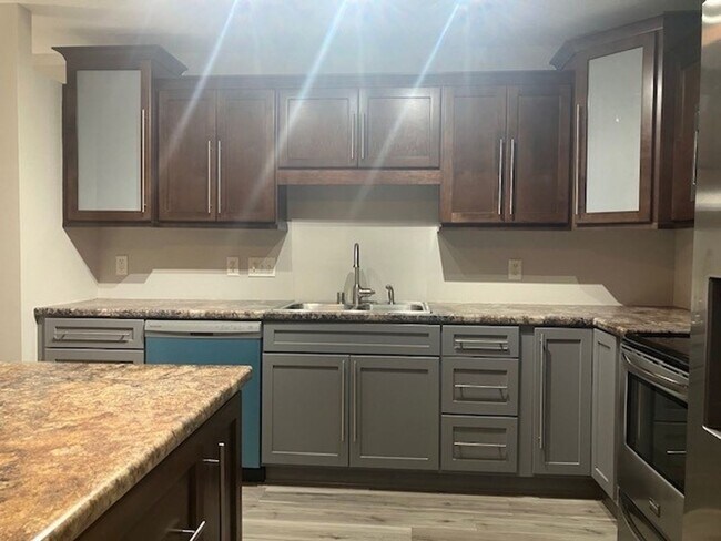 Building Photo - Behrell Condo