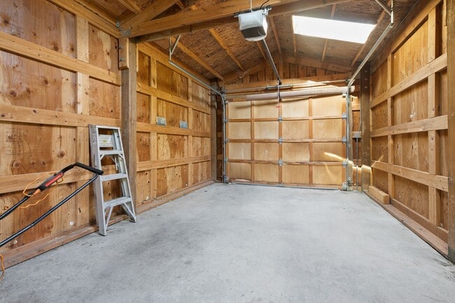 Building Photo - 4Bd/2.75Ba Seattle House