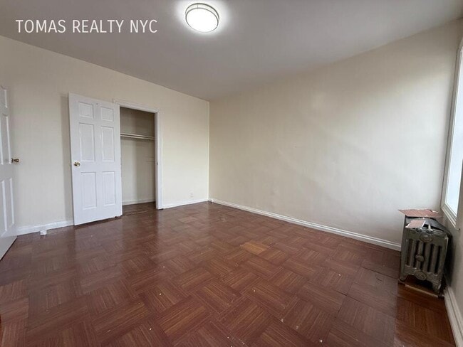 Building Photo - 710 E 235th St