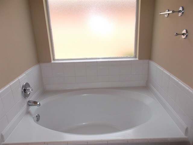 Building Photo - 1835 Manor Dr