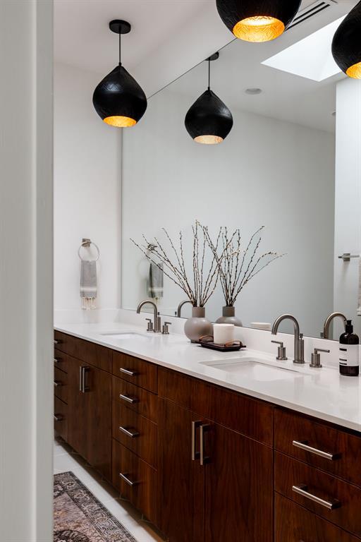 Building Photo - 1811 Justin Ln