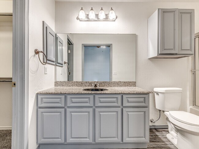 Building Photo - Updated Home + Deer Creek Schools + 3 bedr...