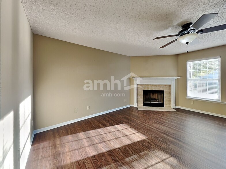 Building Photo - 15204 Clear St