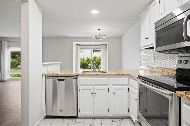 Building Photo - Modern Comfort in Sought-After Gaithersburg