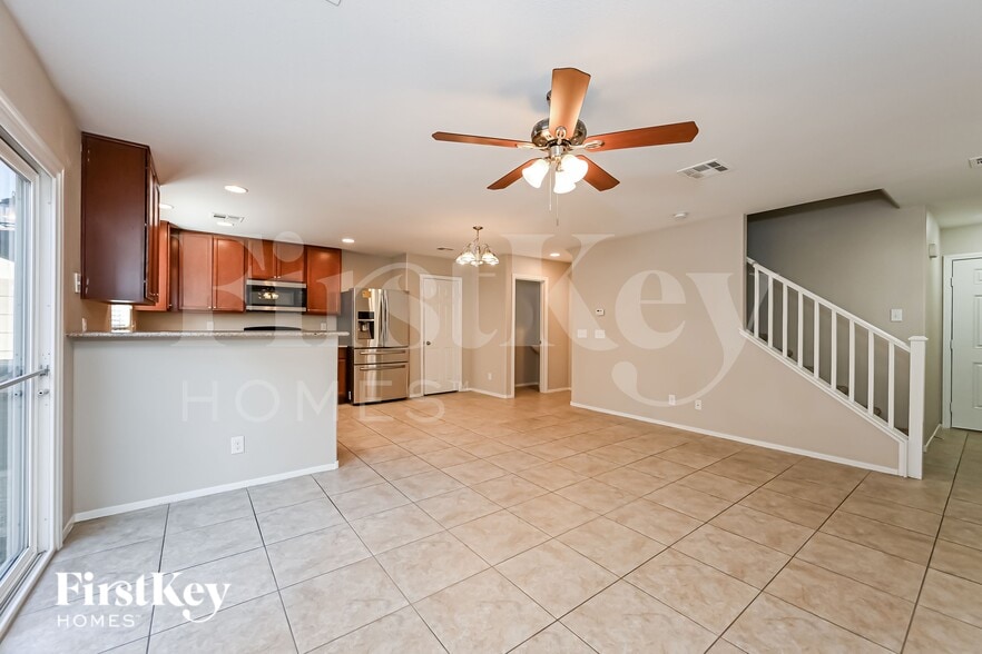 Building Photo - 8269 Vanity Fair Ln