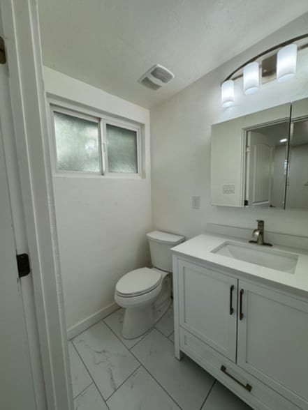 Building Photo - 1803 E Miles St