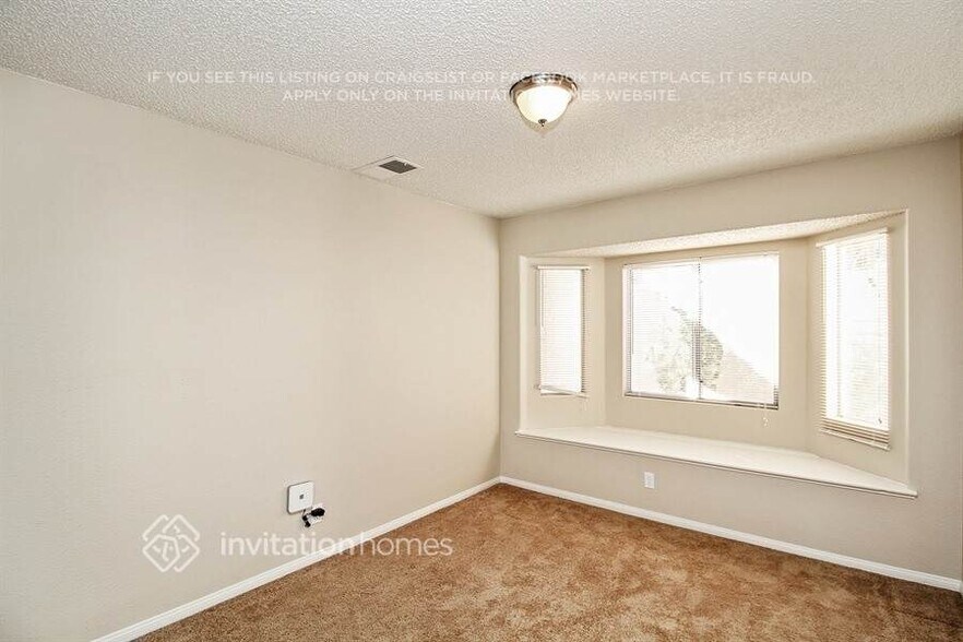 Building Photo - 3301 Hyannis Cir