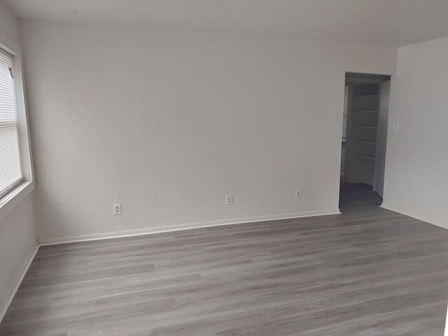 Building Photo - 3 BR 1.5 BA single family house