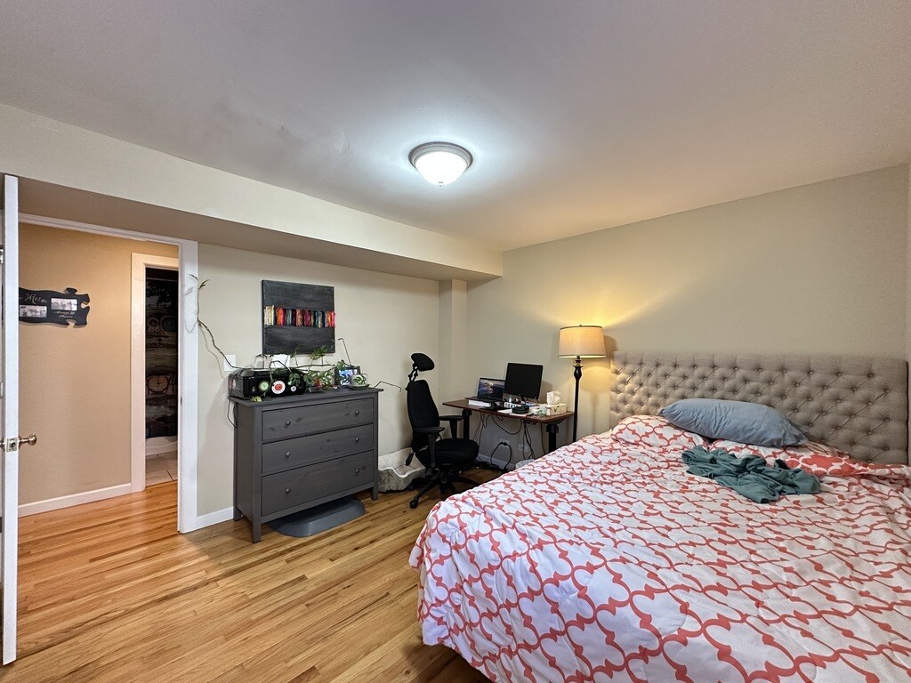 Building Photo - 3345 N Southport Ave