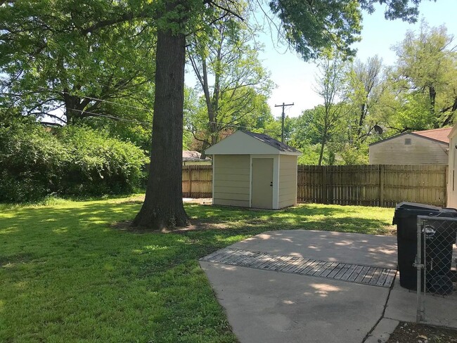 Building Photo - Recently updated 2BR home near Shunga Park!