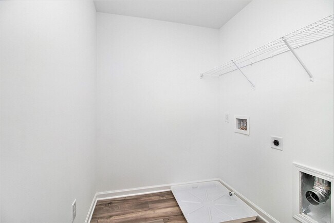 Building Photo - 2022 Boxwood Cir