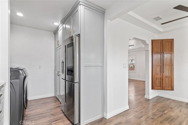 Building Photo - 743 E 90th St