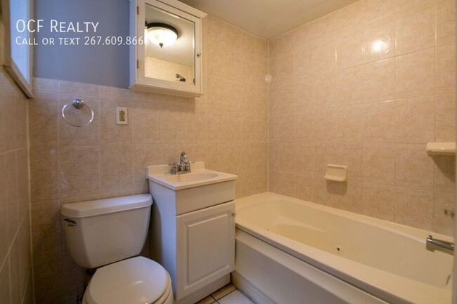 Building Photo - Spring Garden Second Floor One Bedroom Apa...