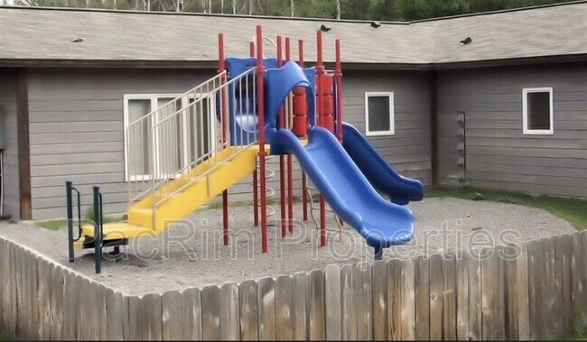 Building Photo - 1930 N Creekwood Park Cir