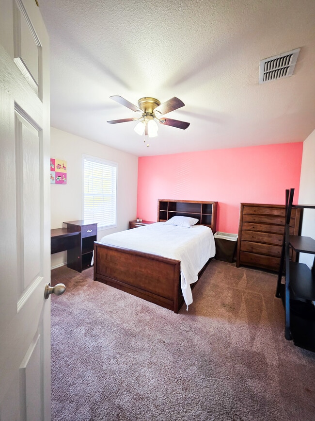 Building Photo - 5806 Valparaiso Way