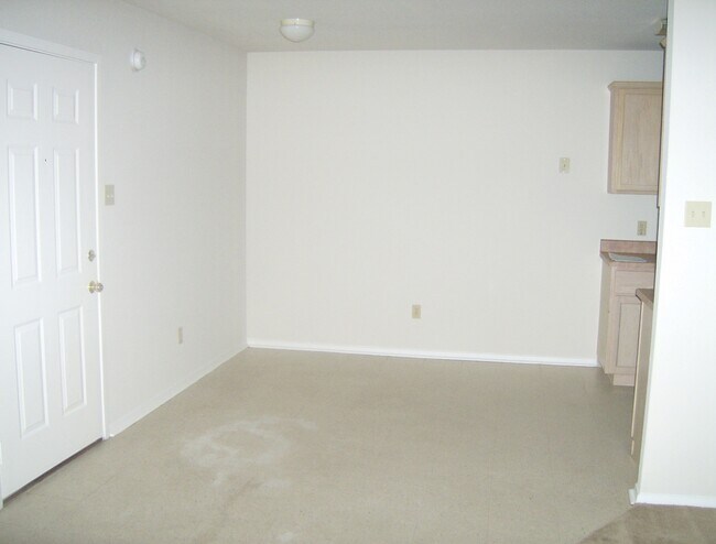 Building Photo - MARY8117-19