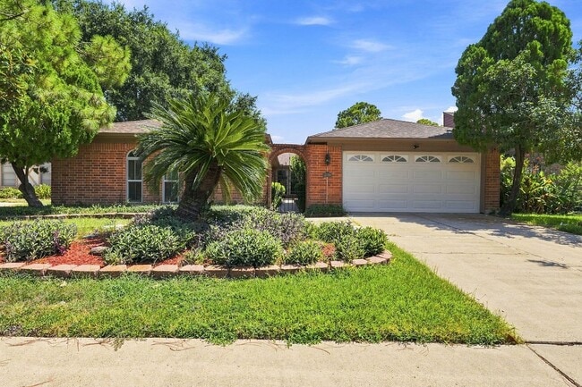 Building Photo - 15706 Cavendish Dr