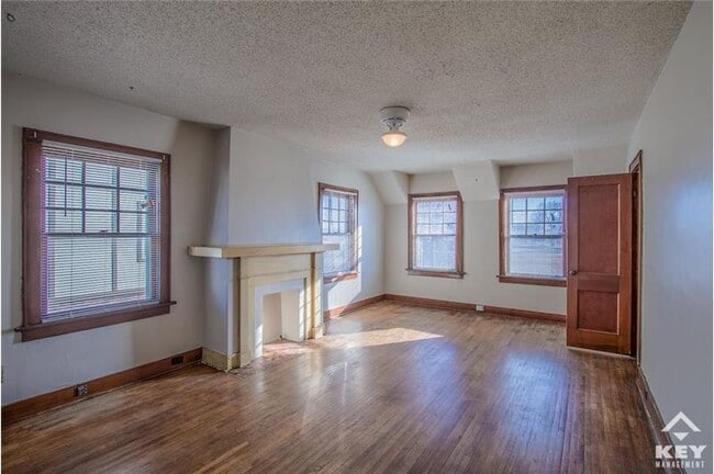 Building Photo - 1608 W Pine St