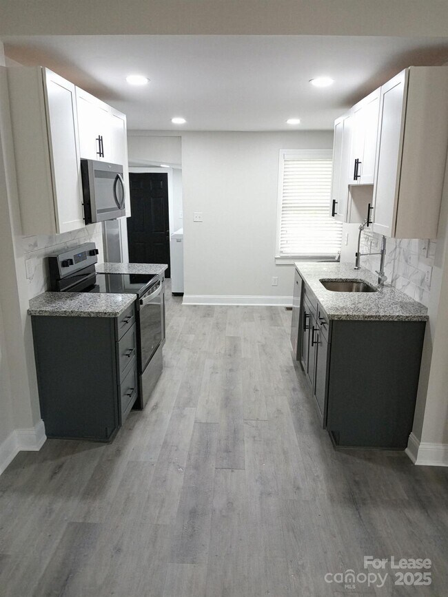 Building Photo - 238 S Main St