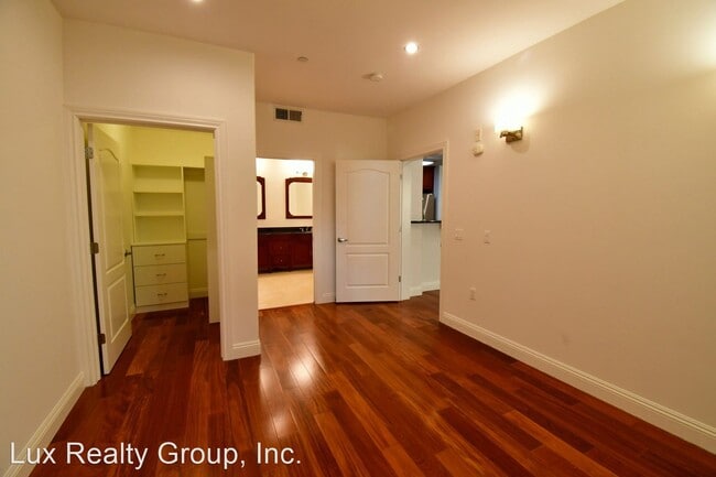 Building Photo - 2 br, 2 bath House - 151 El Camino Real # 113