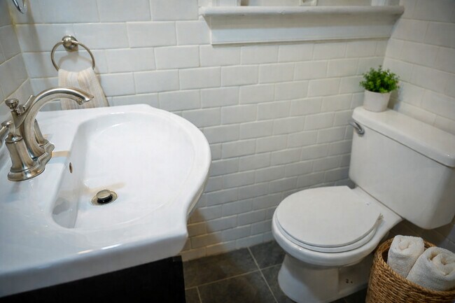 Building Photo - 551 Maryland Ave