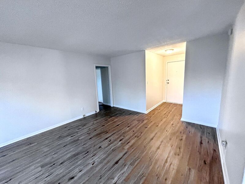 Building Photo - 1205 Woodward Rd