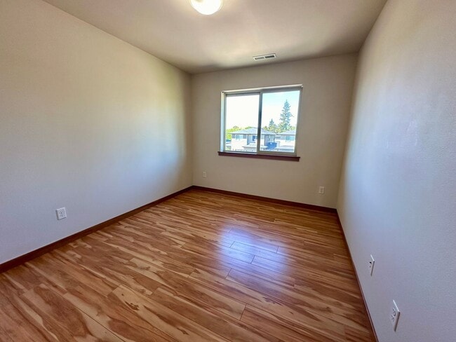 Building Photo - PI5837